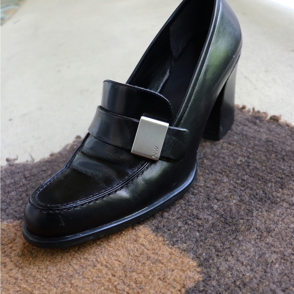Vintage Nine West Heeled Loafers 🖤